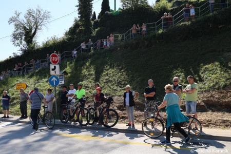 Začasni most v Stranjah povezal levi in desni breg Kamniške Bistrice (23)